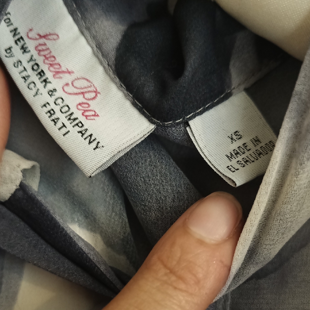 New York & Company Black and Gray Floral Blouse - Picture 2 of 6